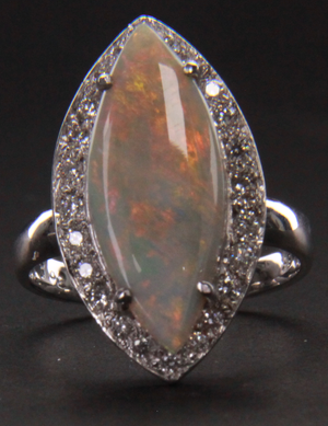 18 Karat White Gold Crystal Opal Ring 021099