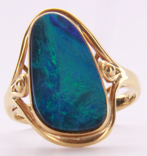18 Karat Yellow Gold Doublet Opal Ring 050653