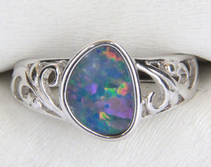 A Sterling Silver Ring with a Triangular Doublet Opal