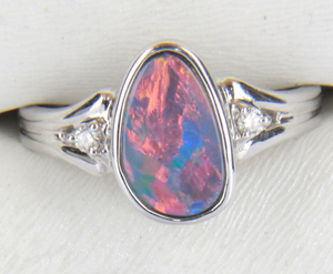 White Gold Ring set with a red Doublet Opal and 2 Diamonds